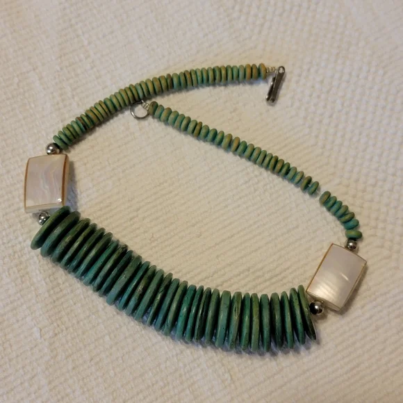 Vintage Wood Necklace - Picture 4 of 5